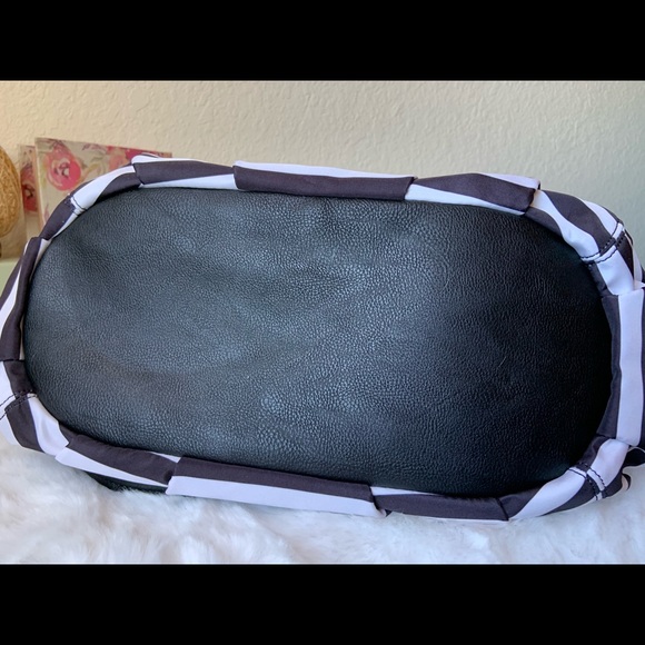 Betsy J satchel - Picture 5 of 10